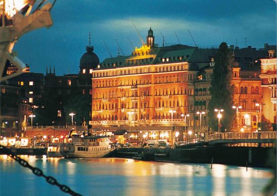 Grand Hôtel Stockholm illuminated on the waterfront at night
