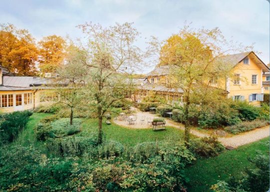The gardens of Stallmästaregården by the water